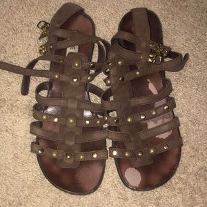 👸🏻 STEVE MADDEN GLADIATOR FLATS 👸🏻